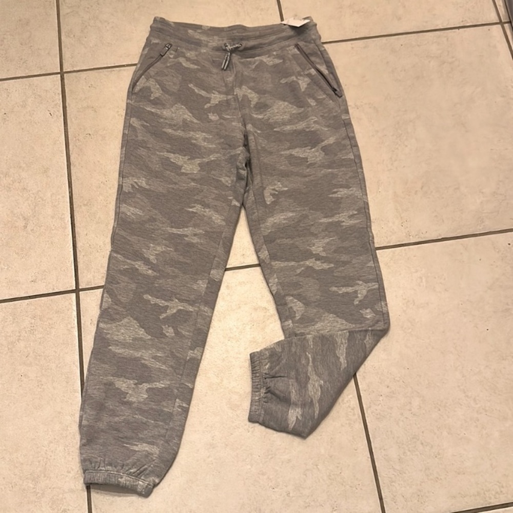 NWT Athleta Camo joggers